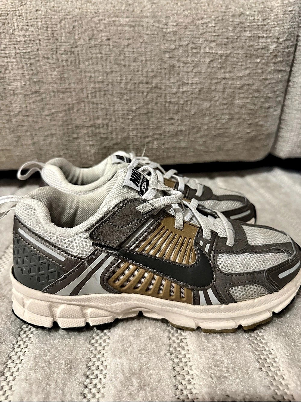 Nike Vomero 5 Kids Sneakers Gray & White US 2.5Y